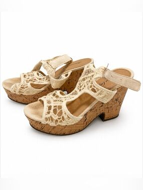American Eagle White Lace Sandals Summer Heels Size 6 Beautiful